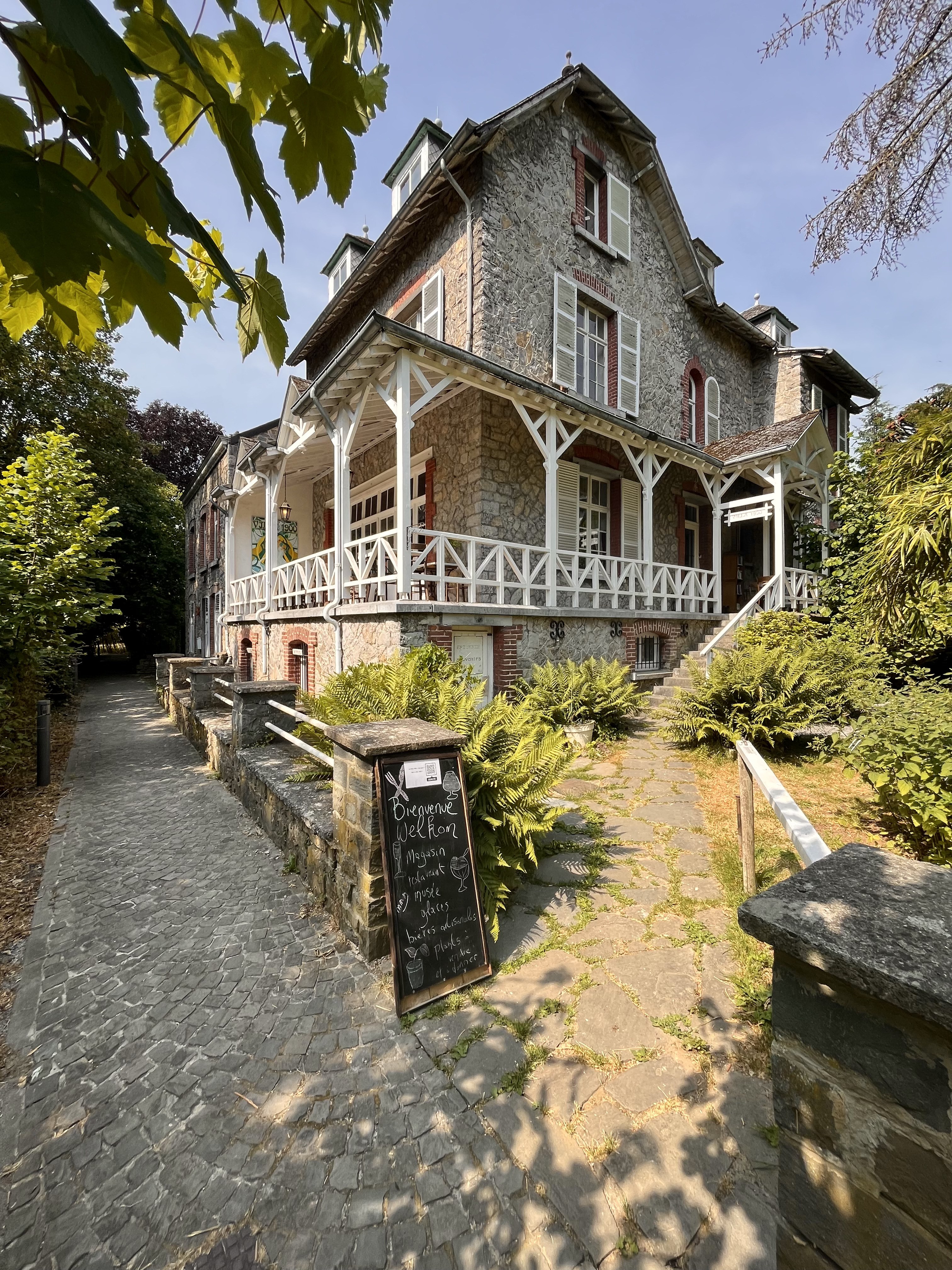 La villa 1900 dans le village de Waulsort à 1 km du domaine du Bonsoy