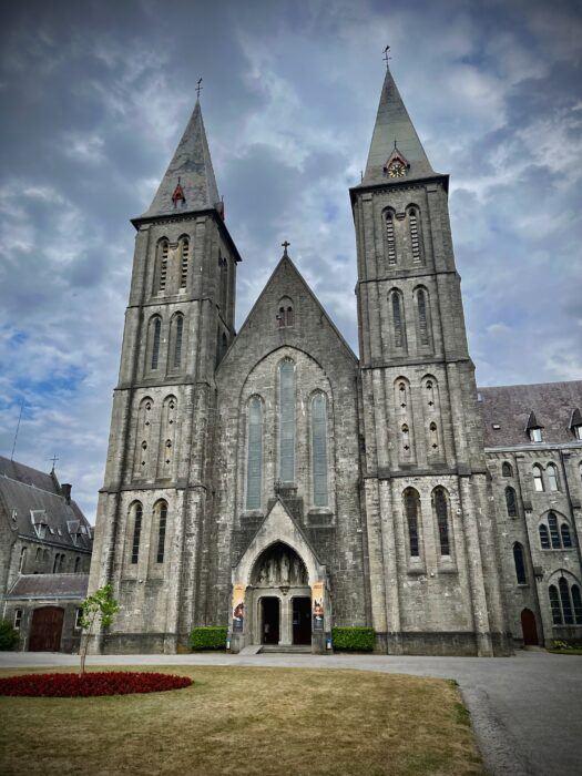 L'abbaye de Maredsous, à 15 minutes du domaine de Bonsoy