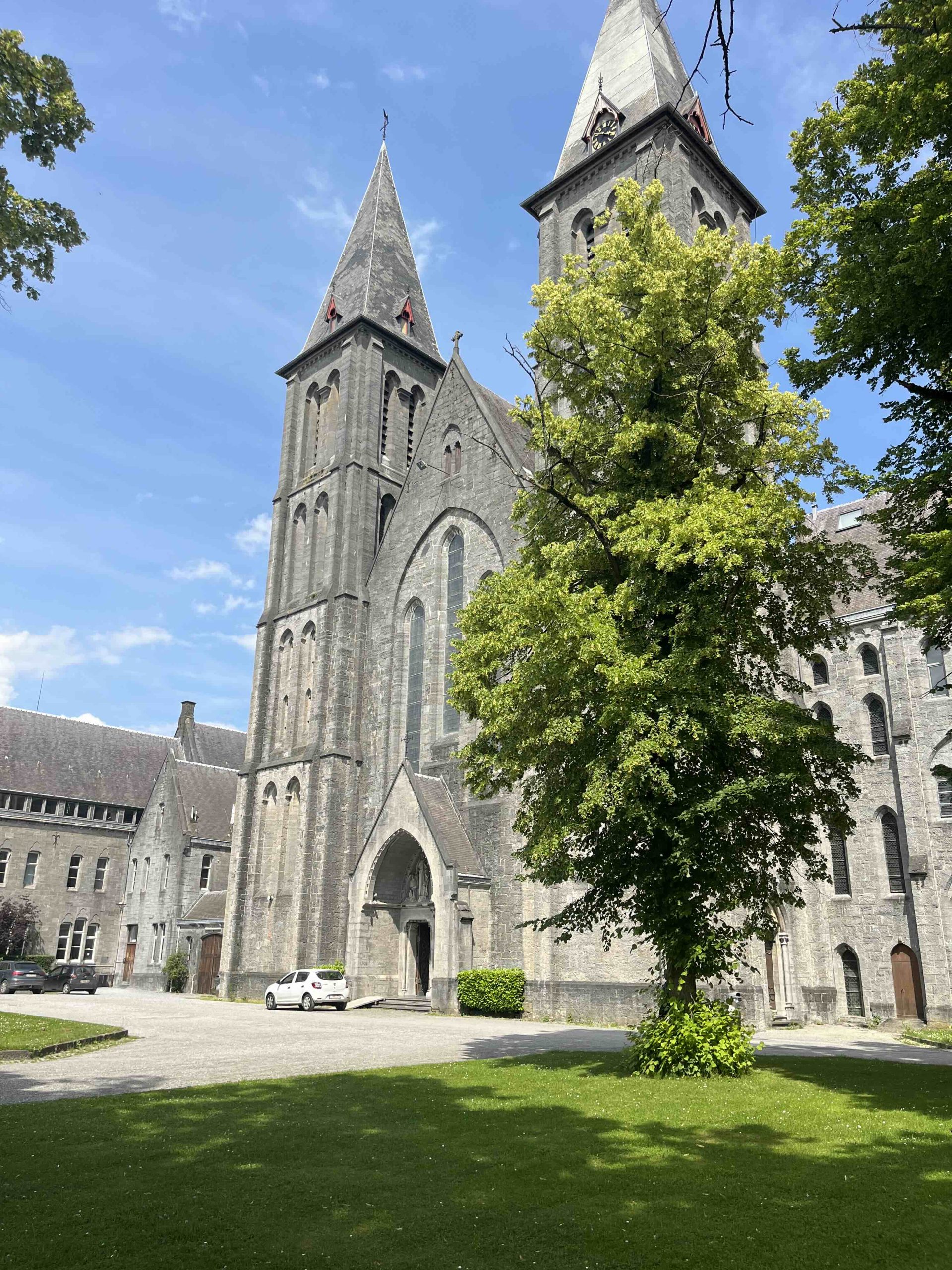 L'abbaye de maredsous proche du domaine du Bonsoy