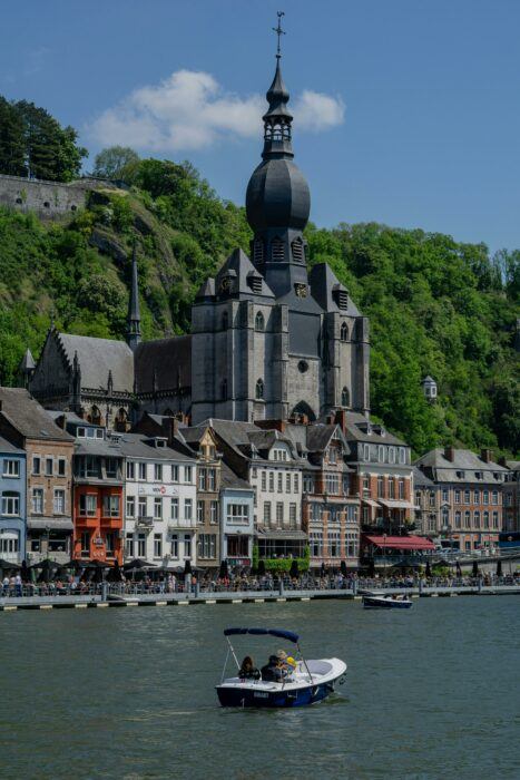 Croisière en bateau à DInant Hastière