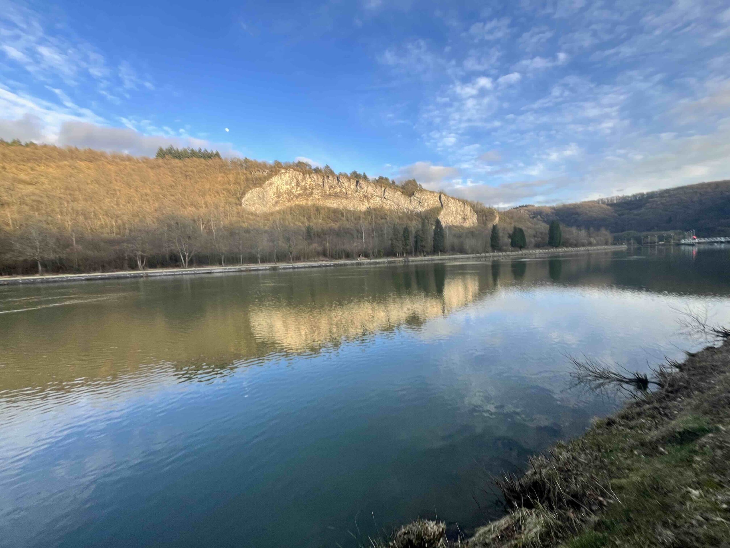 ballade le long de la Meuse tout proche du domaine du Bonsoy