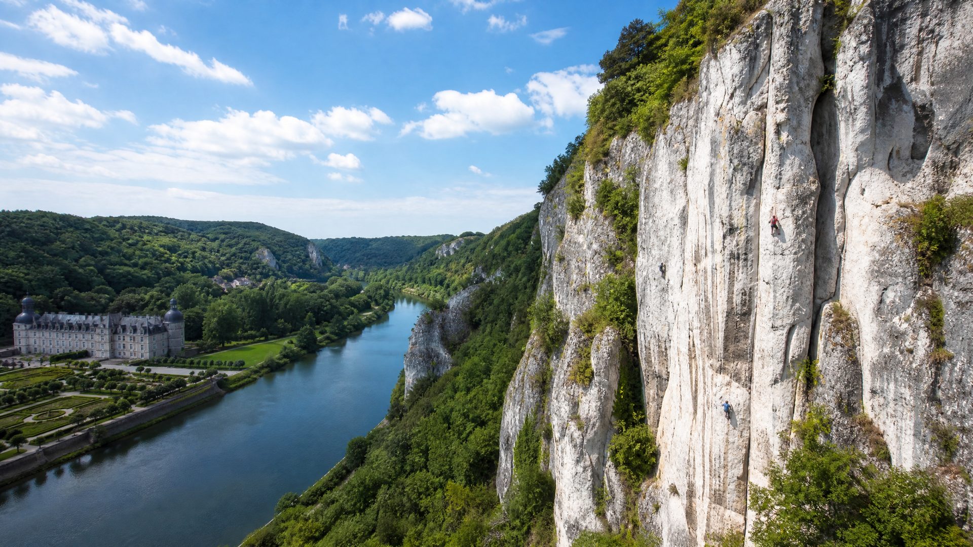 Les Rochers de Freÿr surplombant la Meuse en Belgique