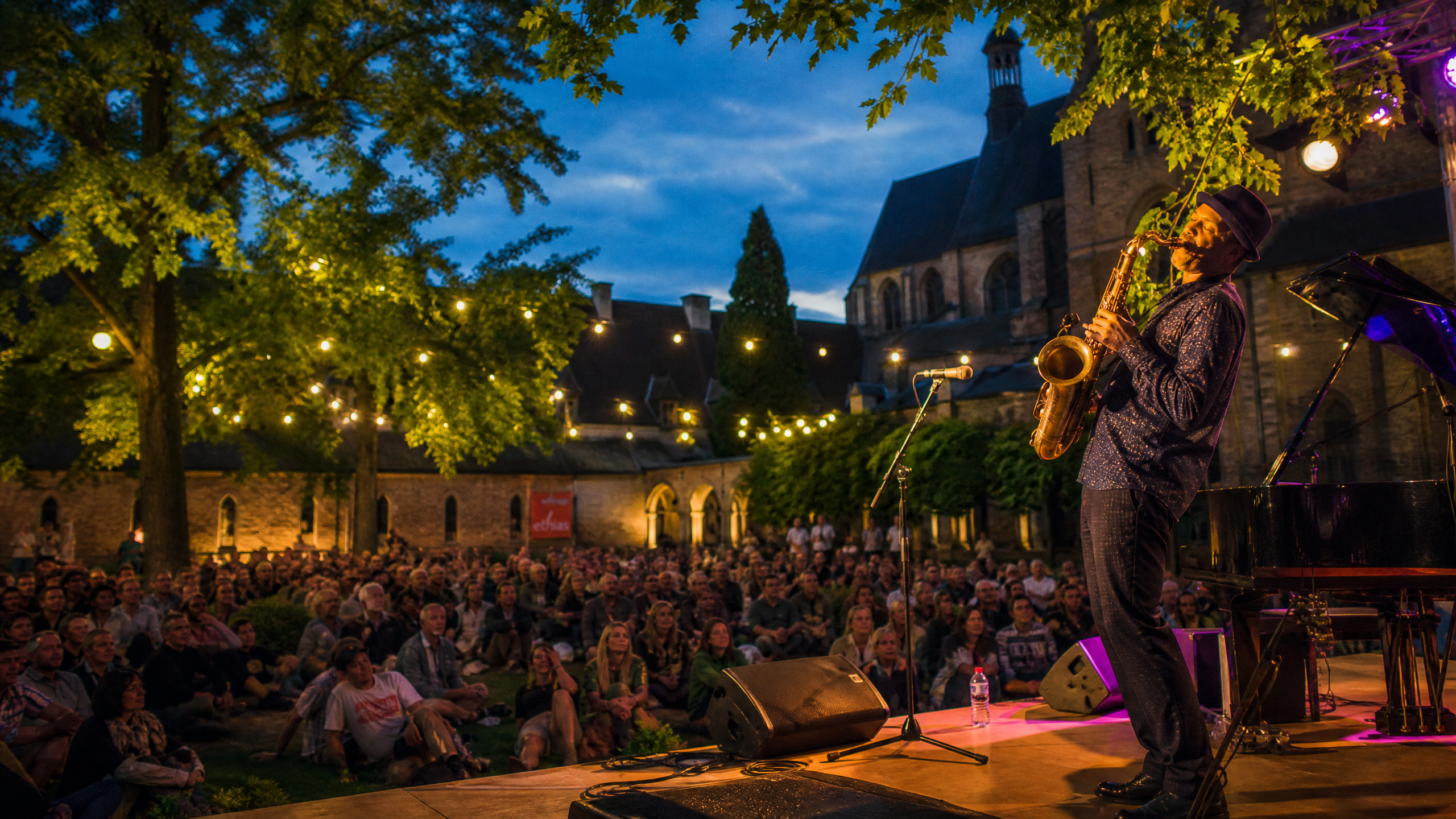Concert de jazz en plein air dans les jardins de l'Abbaye de Leffe à Dinant